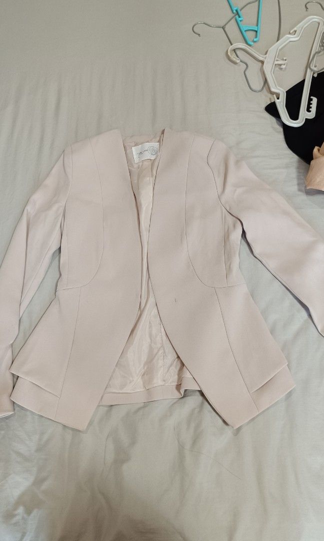 The Lady Beige XS-S blazer (Category: Coats, Jackets and Outerwear) located in Makati City. Submitted by jstreasuredfinds (Listing ID 1465256372, Image 1). Description: Washed and sanitized Lock closure Best fit: XS-small.
