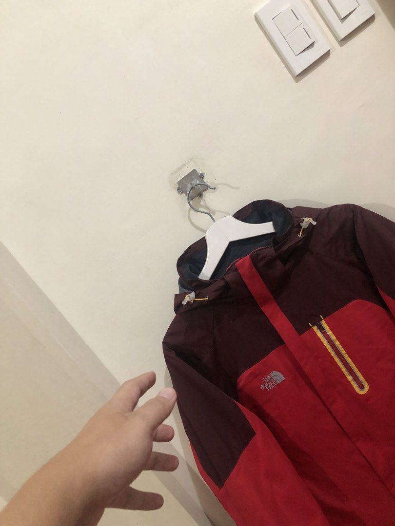 The North Face Jacket (Category: Coats, Jackets and Outerwear) located in Oas. Submitted by alithrifthunter (Listing ID 1465311946, Image 3). Description: .