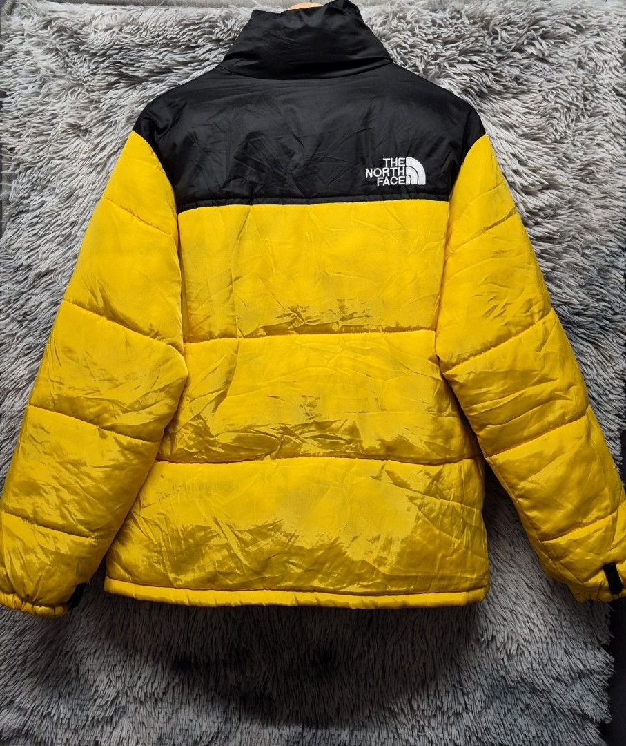 The North Face puffer jacket (Category: Coats, Jackets and Outerwear) located in Caloocan City. Submitted by jamestoledo30 (Listing ID 1465345899, Image 2). Description: Dimes LxW (in): 26 x 23 Condition : no issue Color Rate : 9.9/10 Like-new.