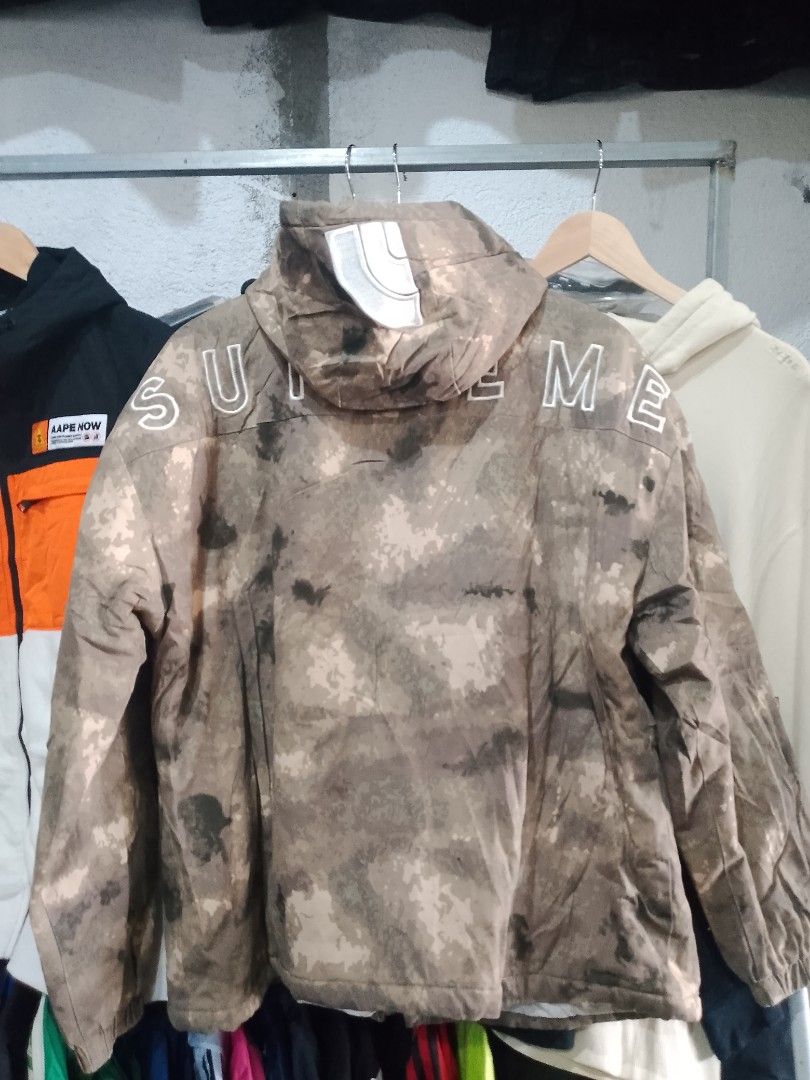The north face X Supreme (Category: Luxury Apparel) located in Aguinaldo. Submitted by johnpaulro63128 (Listing ID 1465382716, Image 2). Description: .