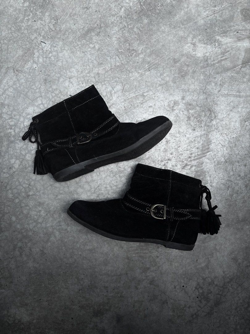 THEORIA Black Ankle Boots (Category: Boots) located in Santiago. Submitted by vaegasm (Listing ID 1465203549, Image 2). Description: 38 to 39 eu.