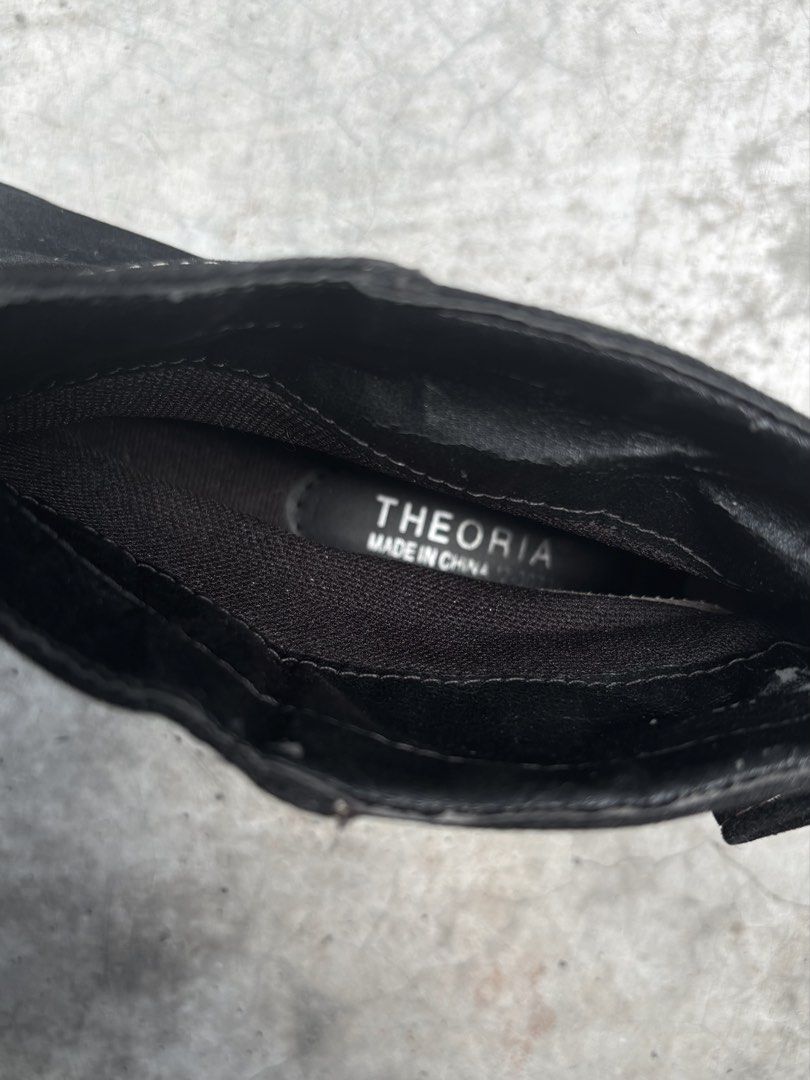 THEORIA Black Ankle Boots (Category: Boots) located in Santiago. Submitted by vaegasm (Listing ID 1465203549, Image 3). Description: 38 to 39 eu.