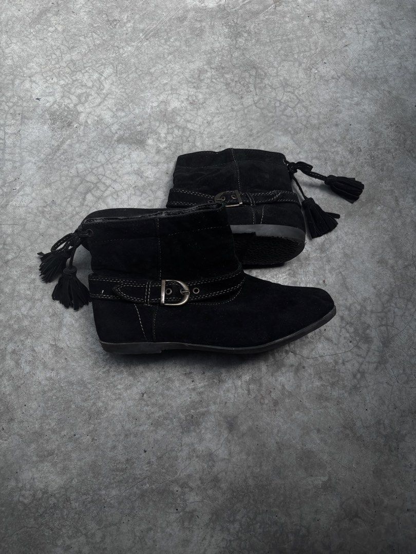 THEORIA Black Ankle Boots (Category: Boots) located in Santiago. Submitted by vaegasm (Listing ID 1465203549, Image 1). Description: 38 to 39 eu.