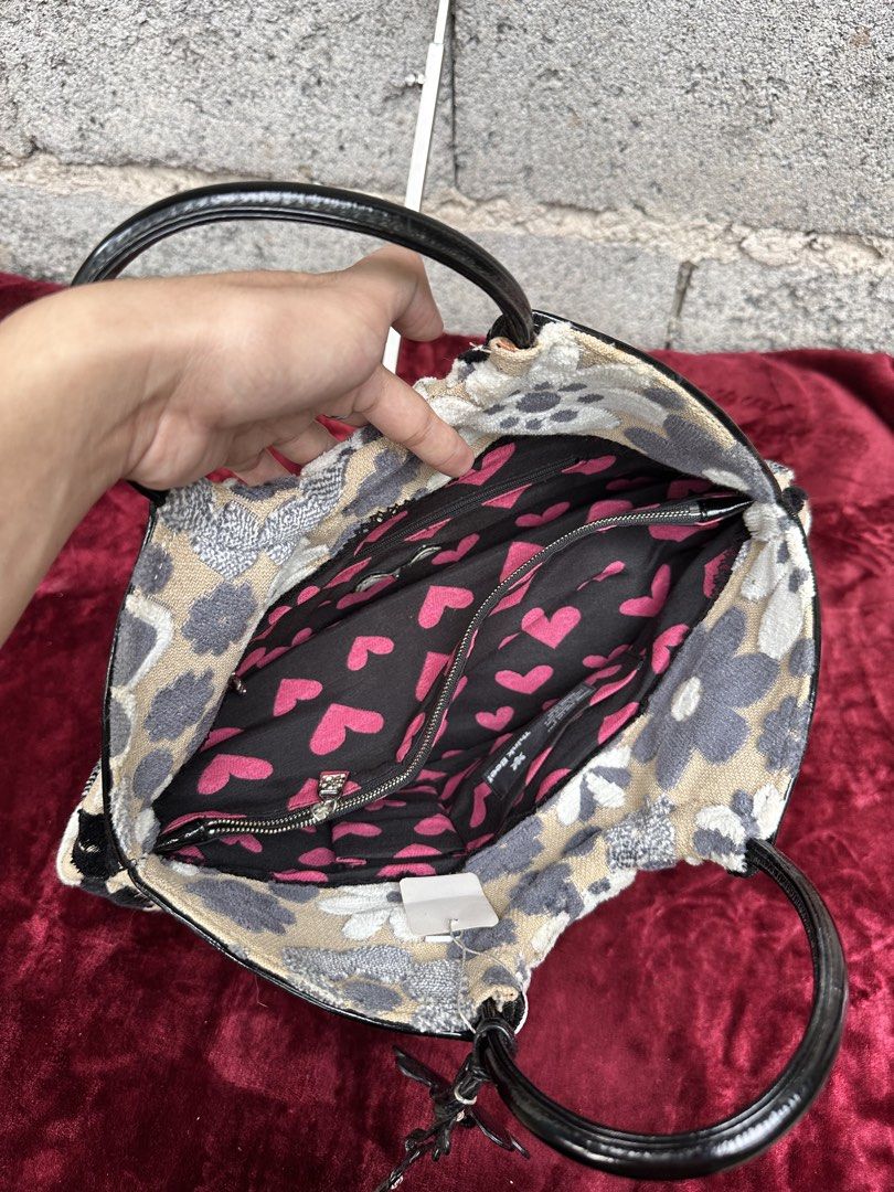 Think Bee Button bag. (Category: Beach Bags) located in Cagayan de Oro. Submitted by kjcartier26 (Listing ID 1465232459, Image 2). Description: Authentic, Flawless, Likenew. ✨ .