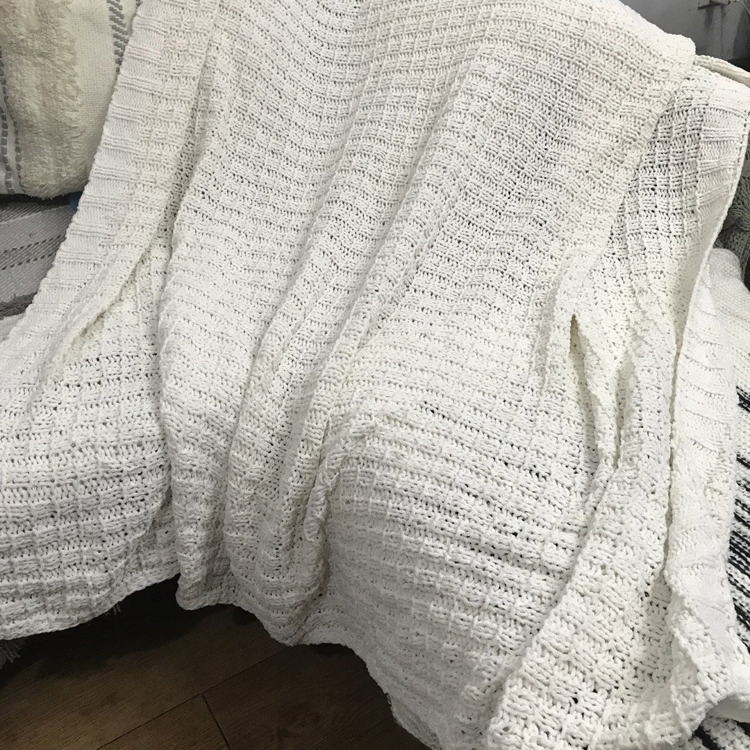 Threshold Knitted throw blanket (Category: Cushions & Throws) located in Imus. Submitted by stop_shoppping (Listing ID 1465202495, Image 1). Description: Issue: my color transfer sa kabilang side nia.