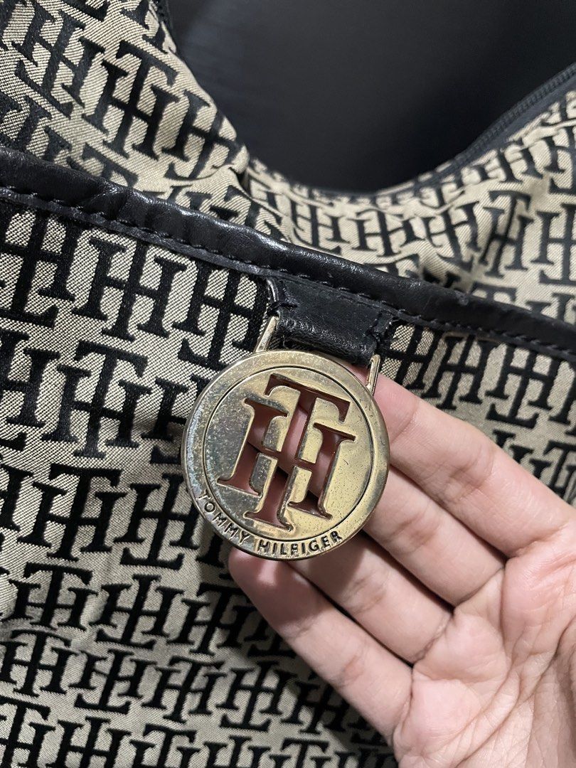 Tommy Hilfiger (Category: Shoulder Bags) located in Quezon City. Submitted by harajuuku (Listing ID 1465207011, Image 2). Description: Gold hardware Tommy Hilfiger shoulder bag. Can fit a lot of items. Has leather and canvas material. RFS: just sitting on my cabinet. I need to declutter po..