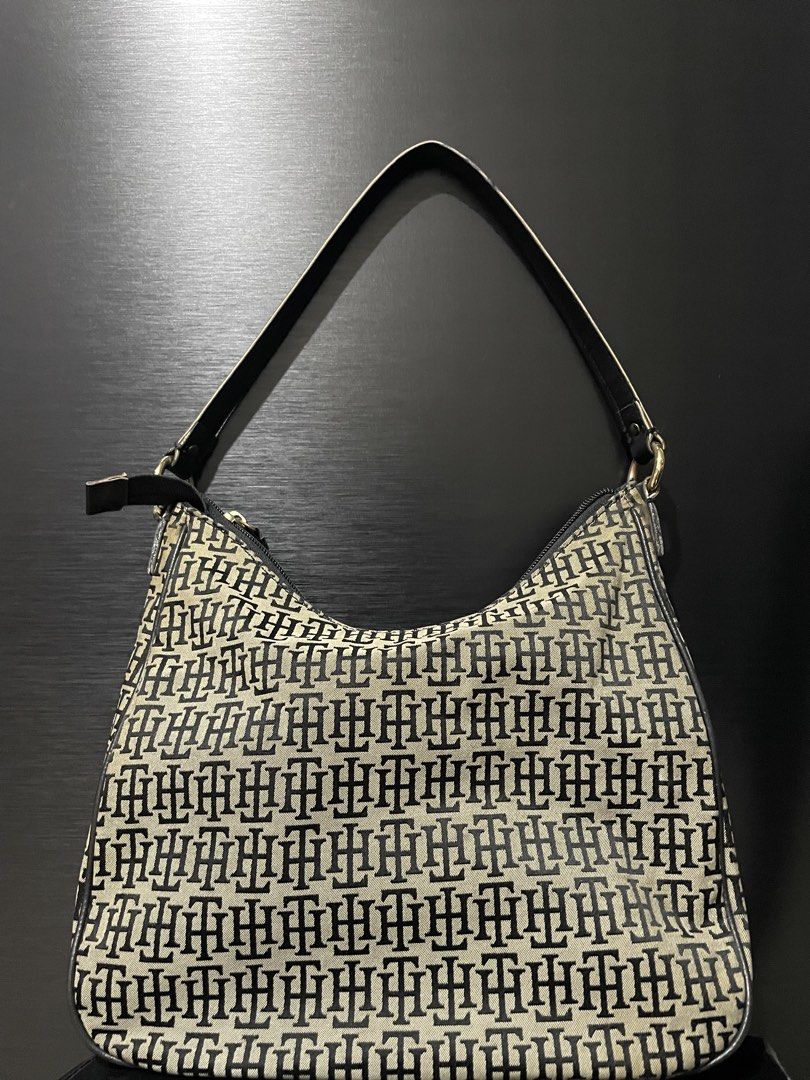 Tommy Hilfiger (Category: Shoulder Bags) located in Quezon City. Submitted by harajuuku (Listing ID 1465207011, Image 3). Description: Gold hardware Tommy Hilfiger shoulder bag. Can fit a lot of items. Has leather and canvas material. RFS: just sitting on my cabinet. I need to declutter po..