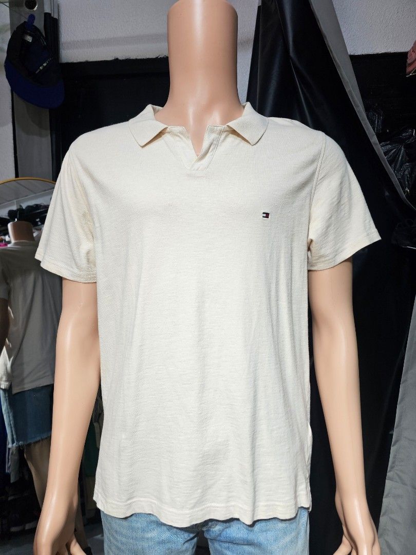 Tommy Hilfiger T-shirt (Category: Tshirts & Polo Shirts ) located in Baguio. Submitted by kayeonlineshop (Listing ID 1465217084, Image 2). Description: color-white measurements included in the photos.