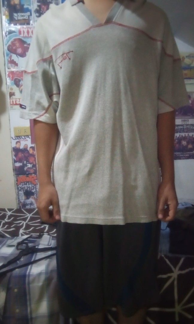 TOMMY Vintage (y2k) (Category: Activewear) located in Talavera. Submitted by xxygxx (Listing ID 1465316101, Image 3). Description: Width 19 inches Length 24 inches 📌 Color rate 9/10 📌Condition. 8/10 📌Need Wash.
