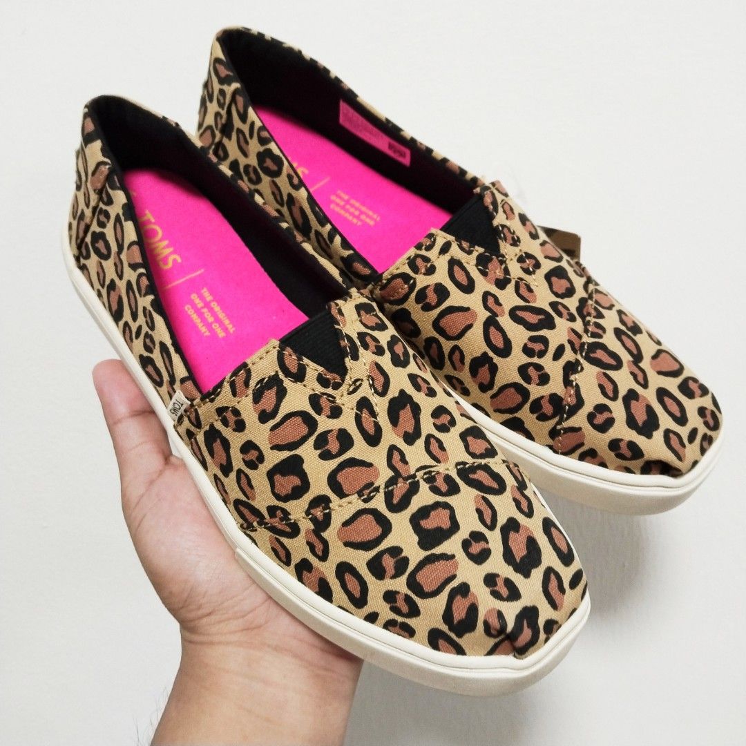 Toms Leopard Print Canvas 6us womens (Category: Flats & Sandals) located in Pateros City. Submitted by blashjunks.y2k (Listing ID 1465170914, Image 1). Description: TOMS LEOPARD PRINT CANVAS SIZE 6US WOMENS 1000PHP MSG US.