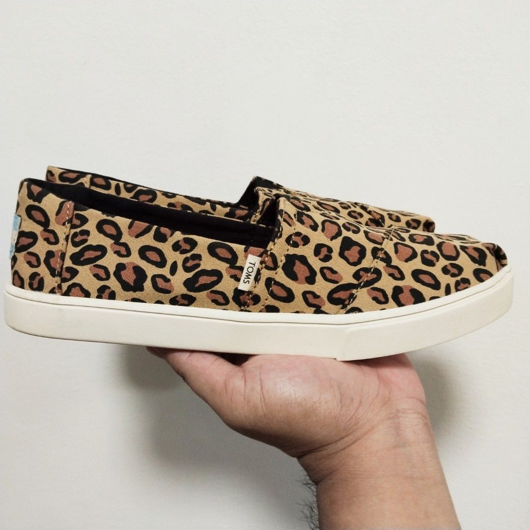 Toms Leopard Print Canvas 6us womens (Category: Flats & Sandals) located in Pateros City. Submitted by blashjunks.y2k (Listing ID 1465170914, Image 2). Description: TOMS LEOPARD PRINT CANVAS SIZE 6US WOMENS 1000PHP MSG US.