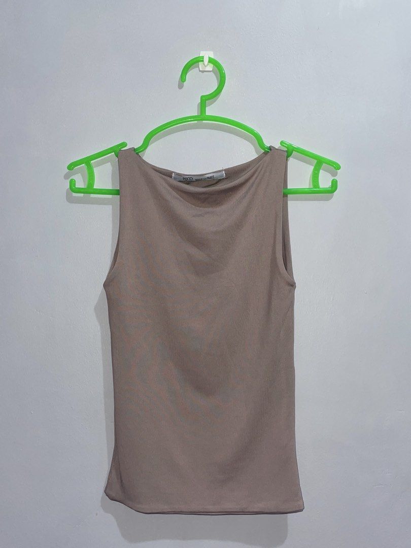 Tops (Category: Others Tops) located in Cavite. Submitted by chel_sea.25 (Listing ID 1465376489, Image 3). Description: RED TOP SIZE: small to large FLORAL TOP SIZE: Small to Large BROWN TOP SIZE: Xs BROWN TOP BRAND: BSCO Price: 3 for 200 Use once.