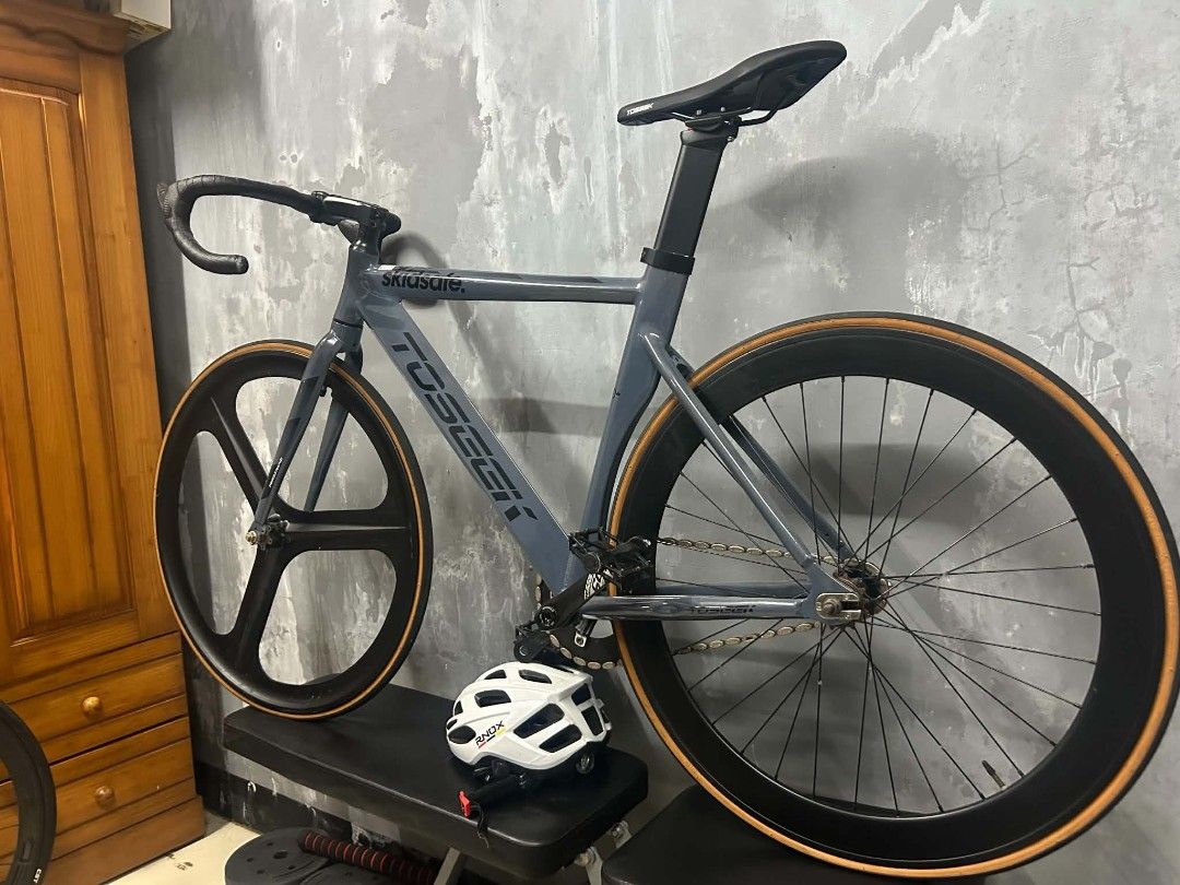 Toseek Ferdinand (Category: Bicycles) located in Caloocan City. Submitted by jdereal15454304 (Listing ID 1464771224, Image 2). Description: Specs: Frame: Toseek Ferdinand Aero size 50 Fork: Toseek Rigid Hub: Bolt Type Dual Sprocket: Dual Sprocket Fixgear-16T/Freewheel-16T Front Rim: Toseek Magnesium Alloy 3SPOKE Rear Rim: Toseek Alloy 6061 Double Wall 32HOLES 40MM Tire: Tanwall 700*25C Headset: 44MM Dropbar: 680*31.8 Seatpost: Aero Seatpost Alloy