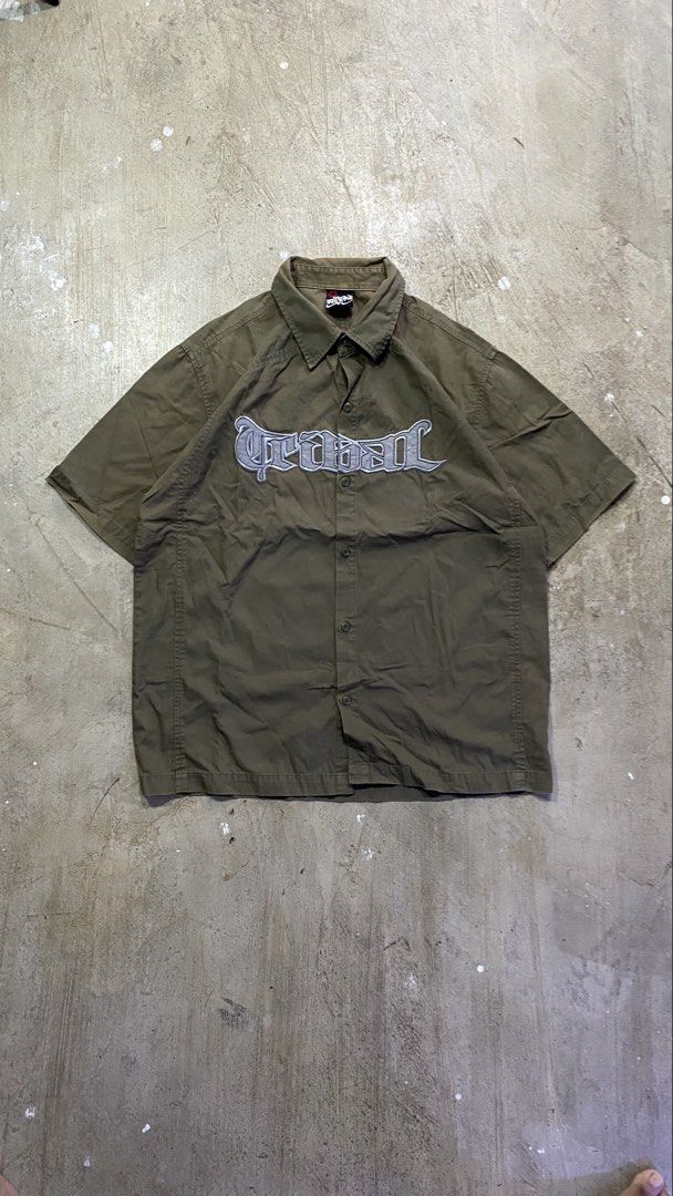 Tribal Polo (Category: Tshirts & Polo Shirts ) located in Cavite. Submitted by thriftelsewear (Listing ID 1465214279, Image 2). Description: Tribal Polo L on tag 22” length 28” width issues: discoloration good condi ₱350 +sf.