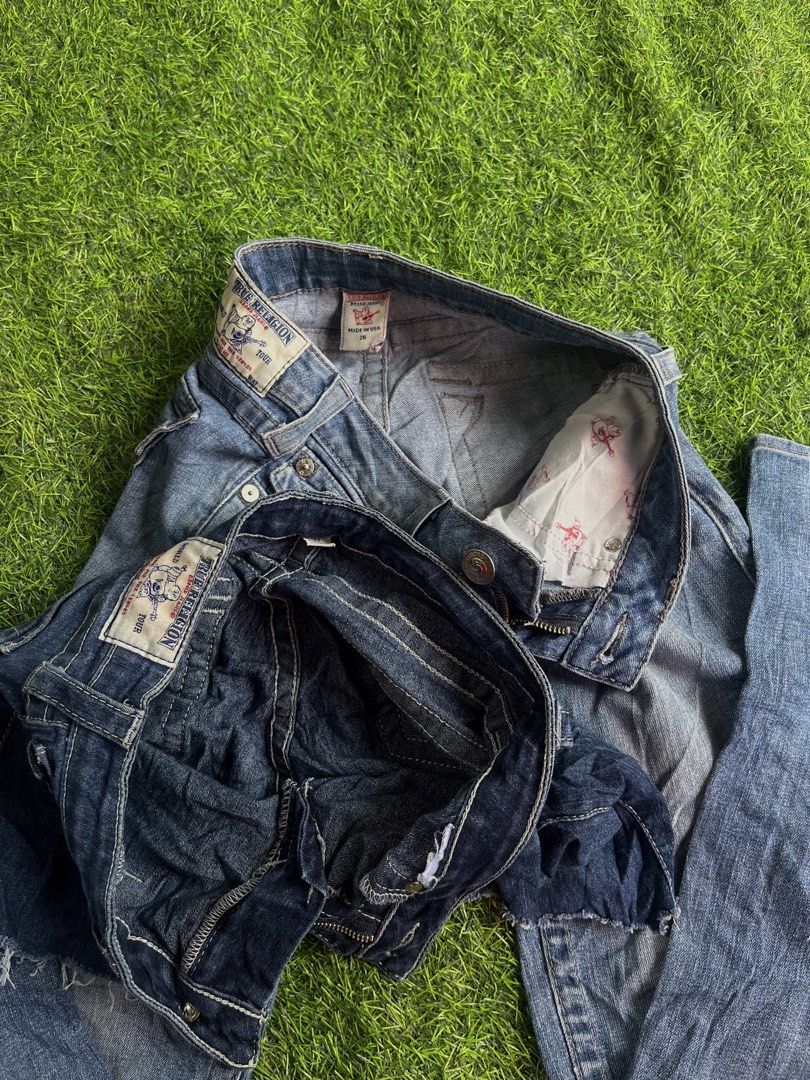 TRUE RELIGION SHORT & JEANS (ASPACK) (Category: Shorts) located in Carcar. Submitted by thrift_kidd (Listing ID 1465208215, Image 2). Description: Size: 26-27 on tag Actual 30 Excellent both.