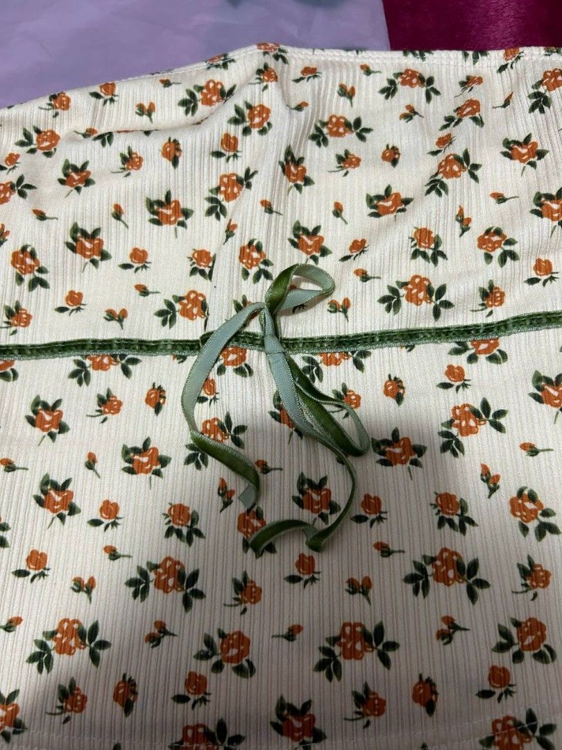 Tube floral top (Category: Sleeveless) located in Manila. Submitted by coolstuffs__ (Listing ID 1465373753, Image 3). Description: .