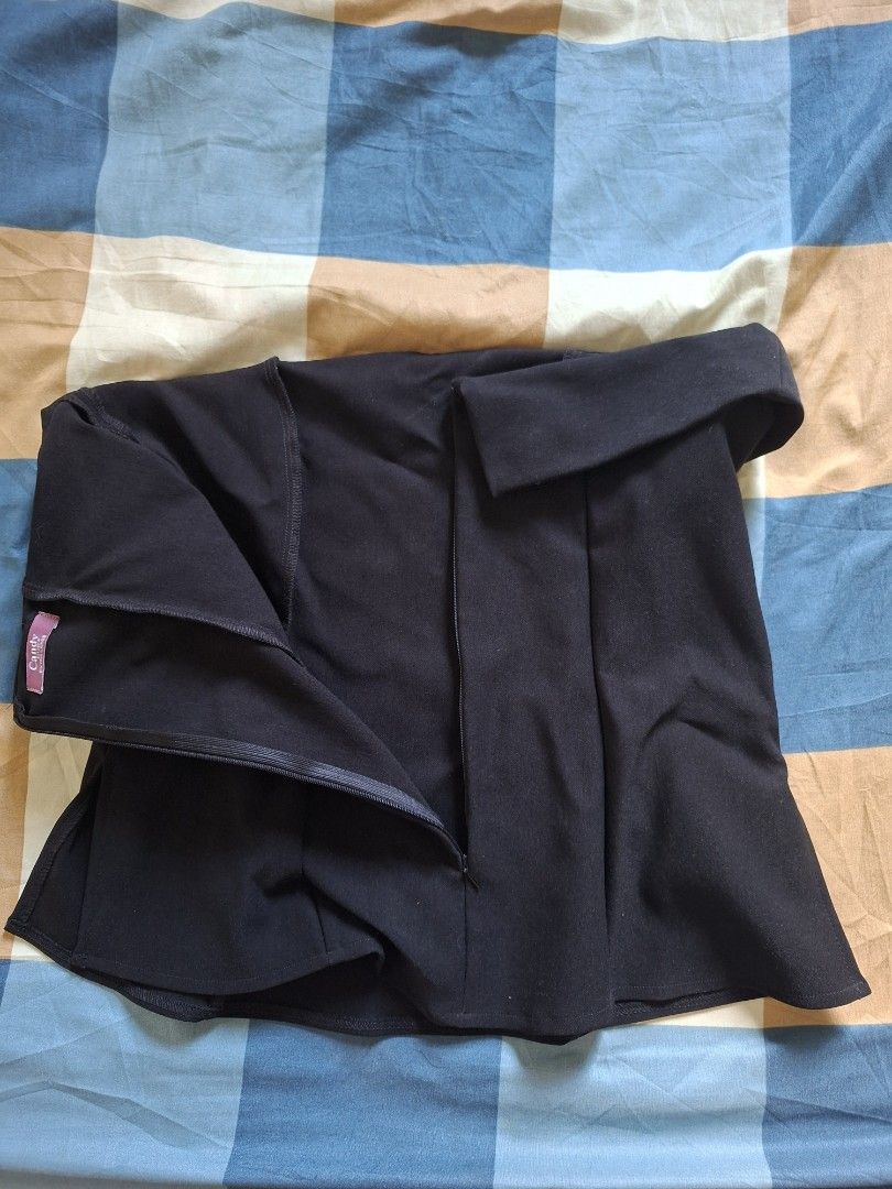 Tube top w/ zipper (Category: Sleeveless) located in San Fernando. Submitted by lairian97 (Listing ID 1465216294, Image 2). Description: RFS: Wrong size !!!GCASH PAYMENT ONLY!!! SHIPPING FEE IS COVERED BY BUYER.