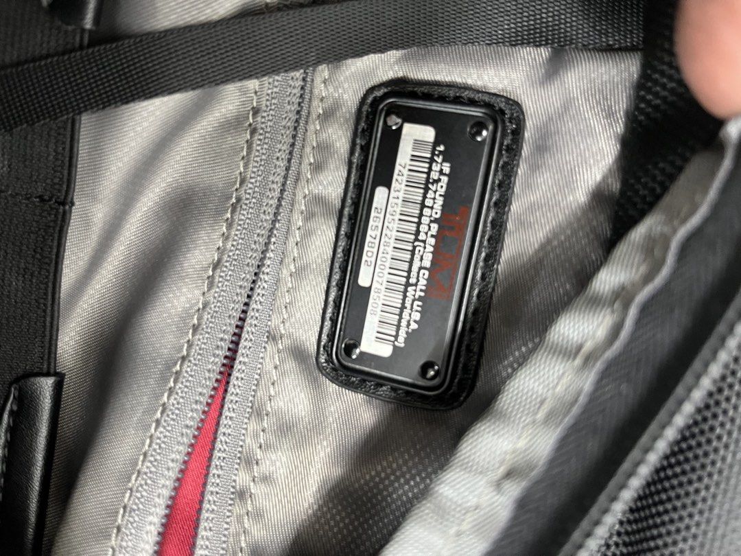 Tumi (Category: Luxury Bags & Wallets) located in Manila. Submitted by Lenlen23 (Listing ID 1465205730, Image 3). Description: .