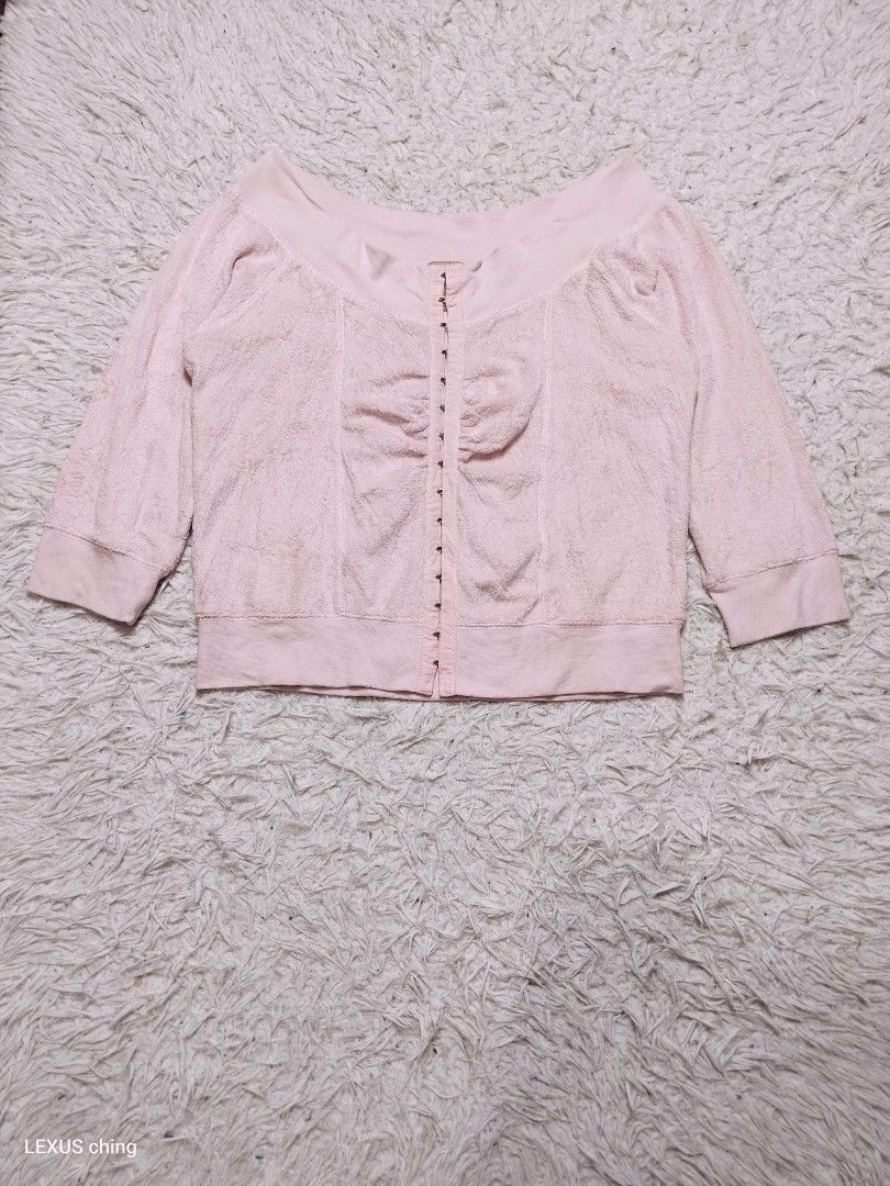 TWENTYONE off shoulder cropped hock lock front with ruched detailing. (Category: Longsleeves) located in Manila. Submitted by lexusthrift1995 (Listing ID 1465178182, Image 1). Description: Size- LARGE on tag but fit to SMALL to MEDIUM Dimension- 18x18 Color rate- 9/10 Condition- 9/10 issue- no issue but need wash good condition ‼️100.pesos plus shipping fee 💸MODE OF PAYMENT- GCASH payment first 🚛MODE OF DELIVERY- J&T or LALAMOVE 📍LOCATION- NOR