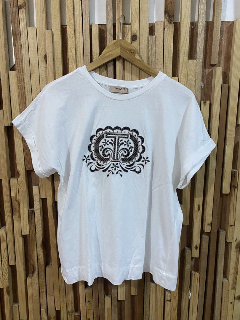 Twinset Logo Shirt (Category: Shirts) located in Mabalacat. Submitted by calmrabbit.ae2127 (Listing ID 1465299682, Image 1). Description: .