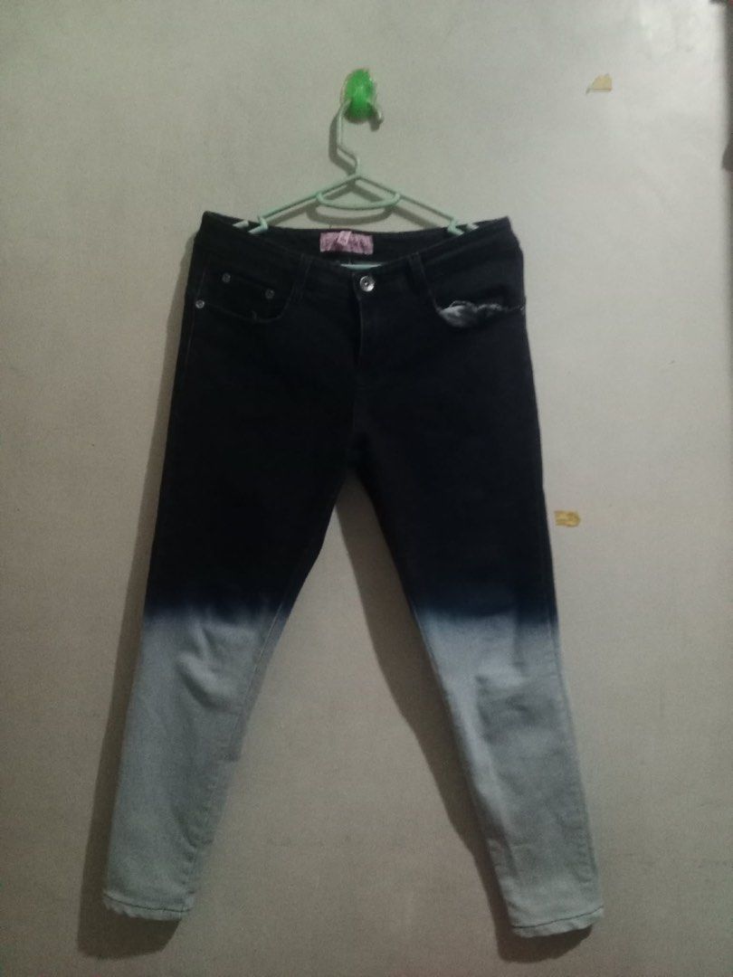 Two-Colored Pants for Women (Category: Jeans) located in Manila. Submitted by thezeeshop (Listing ID 1465258128, Image 1). Description: Good as new Washed Waist: 31” Length: 33.5” GCash / Cash 🚚 Lalamove / QuickTime Courier / LBC COP/ pickup 📍 Meetup: LRT Quirino Station ❌COD and other checkouts Reminders: ◾If in doubt, don’t make an offer. Let’s not waste each other’s time. ◾Sure buyers ONLY. Wag magmessage tapos di magrereply/seen lang pagkat