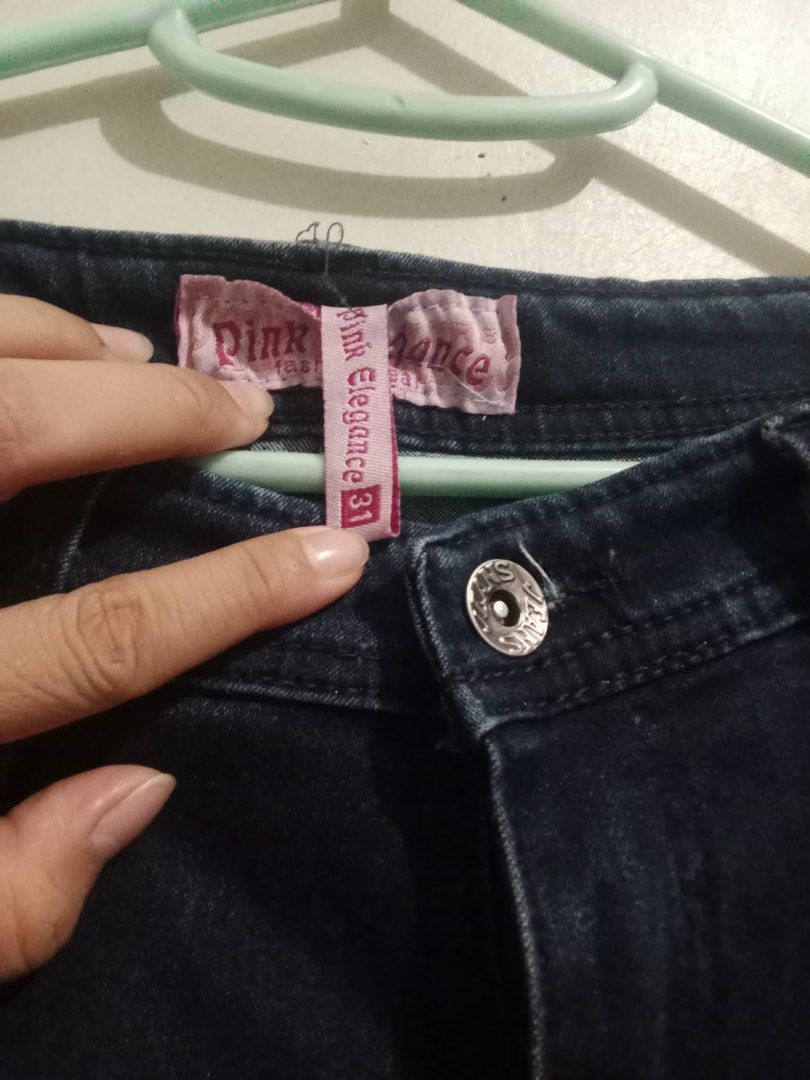 Two-Colored Pants for Women (Category: Jeans) located in Manila. Submitted by thezeeshop (Listing ID 1465258128, Image 3). Description: Good as new Washed Waist: 31” Length: 33.5” GCash / Cash 🚚 Lalamove / QuickTime Courier / LBC COP/ pickup 📍 Meetup: LRT Quirino Station ❌COD and other checkouts Reminders: ◾If in doubt, don’t make an offer. Let’s not waste each other’s time. ◾Sure buyers ONLY. Wag magmessage tapos di magrereply/seen lang pagkat