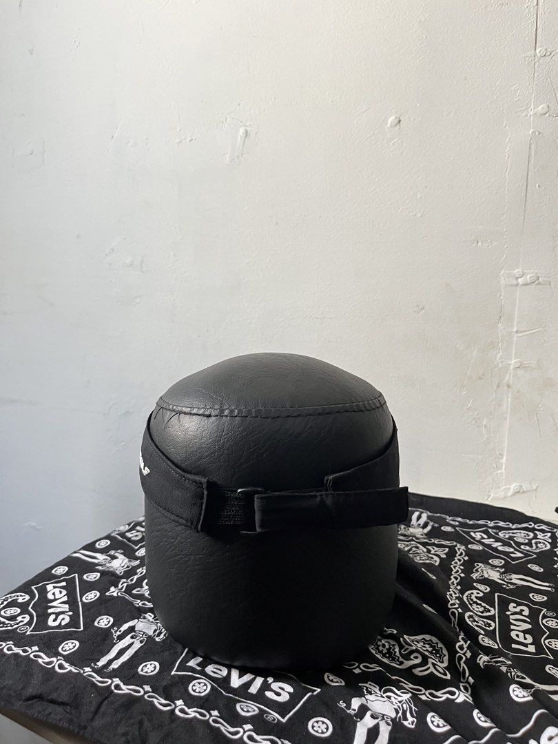 Under Armor Visor Hat (Category: Hats & Beanies) located in Cagayan de Oro. Submitted by vigo999 (Listing ID 1465204938, Image 3). Description: Under Armor Visor Hat OSFA Condition: Excellent Color rate: 9.5/10 No issues Adjustable strap Osfa.