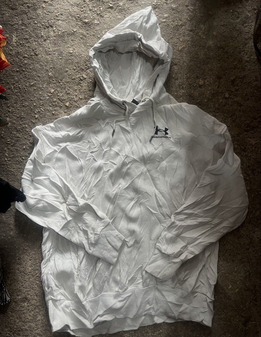 Under Armour White Hoodie (Category: Hoodies) located in Cebu City. Submitted by pick2zeroo (Listing ID 1465323179, Image 1). Description: SMALL ON TAG FIT MEDIUM EXCELLENT NEED WASH DM.