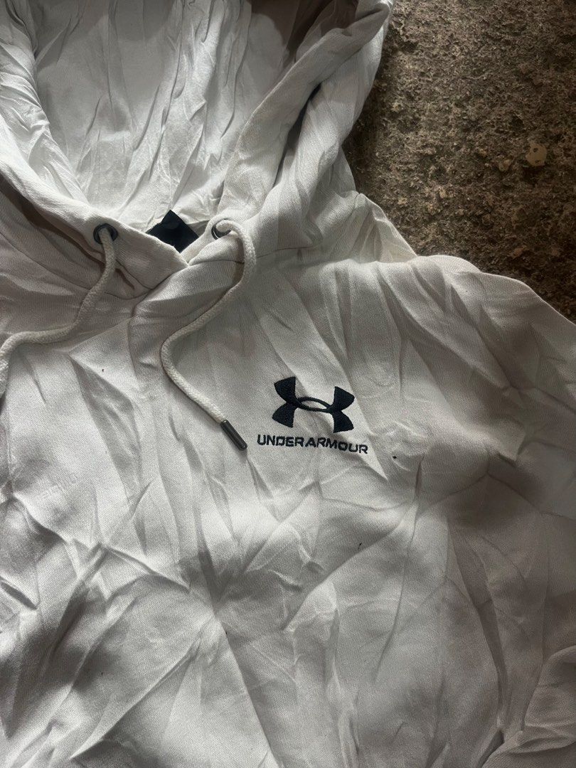 Under Armour White Hoodie (Category: Hoodies) located in Cebu City. Submitted by pick2zeroo (Listing ID 1465323179, Image 2). Description: SMALL ON TAG FIT MEDIUM EXCELLENT NEED WASH DM.