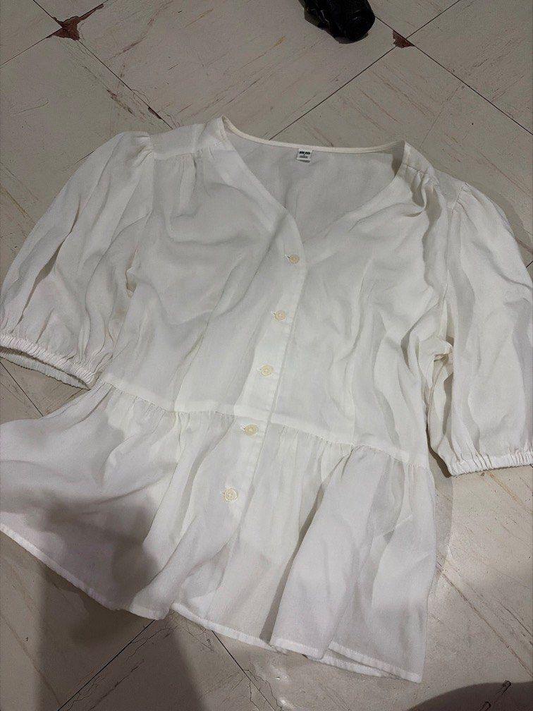 uniqlo babydoll puff sleeve button down (Category: Others Tops) located in Manila. Submitted by sujipoj (Listing ID 1465310959, Image 1). Description: .