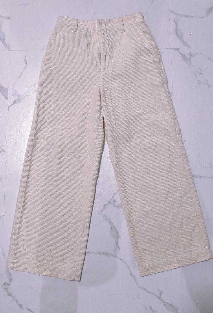 UNIQLO corduroy pants (Category: Jeans) located in Cavite. Submitted by csl_corner (Listing ID 1465267802, Image 1). Description: UNIQLO corduroy pants like new✨ 💯 Authentic OG size S 25-26 no flaws✨ used only once.
