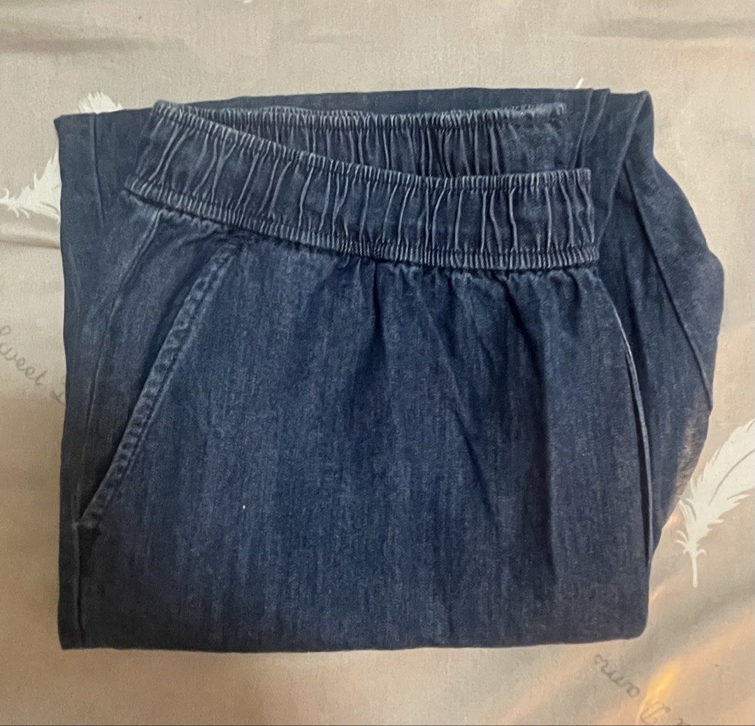 Uniqlo Denim Easy Pants Size L (Category: Jeans) located in Taguig. Submitted by declutteringmom314 (Listing ID 1465378055, Image 3). Description: Uniqlo denim easy pants in dark blue wash. Size L with elastic waistband and drawstring for a comfortable fit. Relaxed straight leg cut. Two side pockets included. Made with cotton blend material. Great casual everyday trousers, super easy to slip on and match with anything..