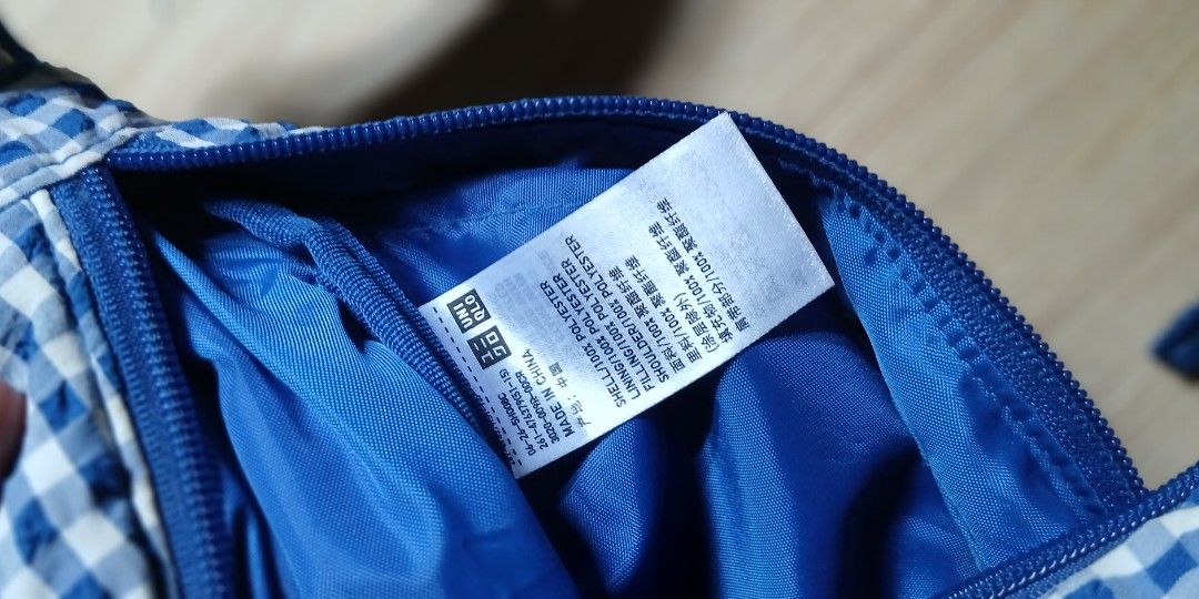 Uniqlo Dumpling Bag - Gingham Blue (Category: Cross-body Bags) located in Manila. Submitted by shoppebymaria (Listing ID 1465237471, Image 2). Description: In very good condition. clean niyo na lang. Item is in Pangasinan. Shipping via J&T.