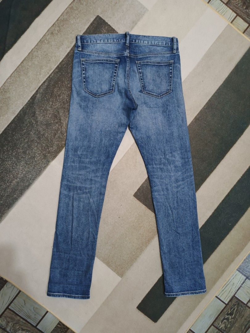 AUTHENTIC 💯 Uniqlo Selvedge Jeans Denim Pants (Category: Jeans) located in Manila. Submitted by juancho.ac (Listing ID 1465291861, Image 1). Description: Uniqlo SELVEDGE Jeans Size 32 Excellent Condition 10/10 No hidden issues .