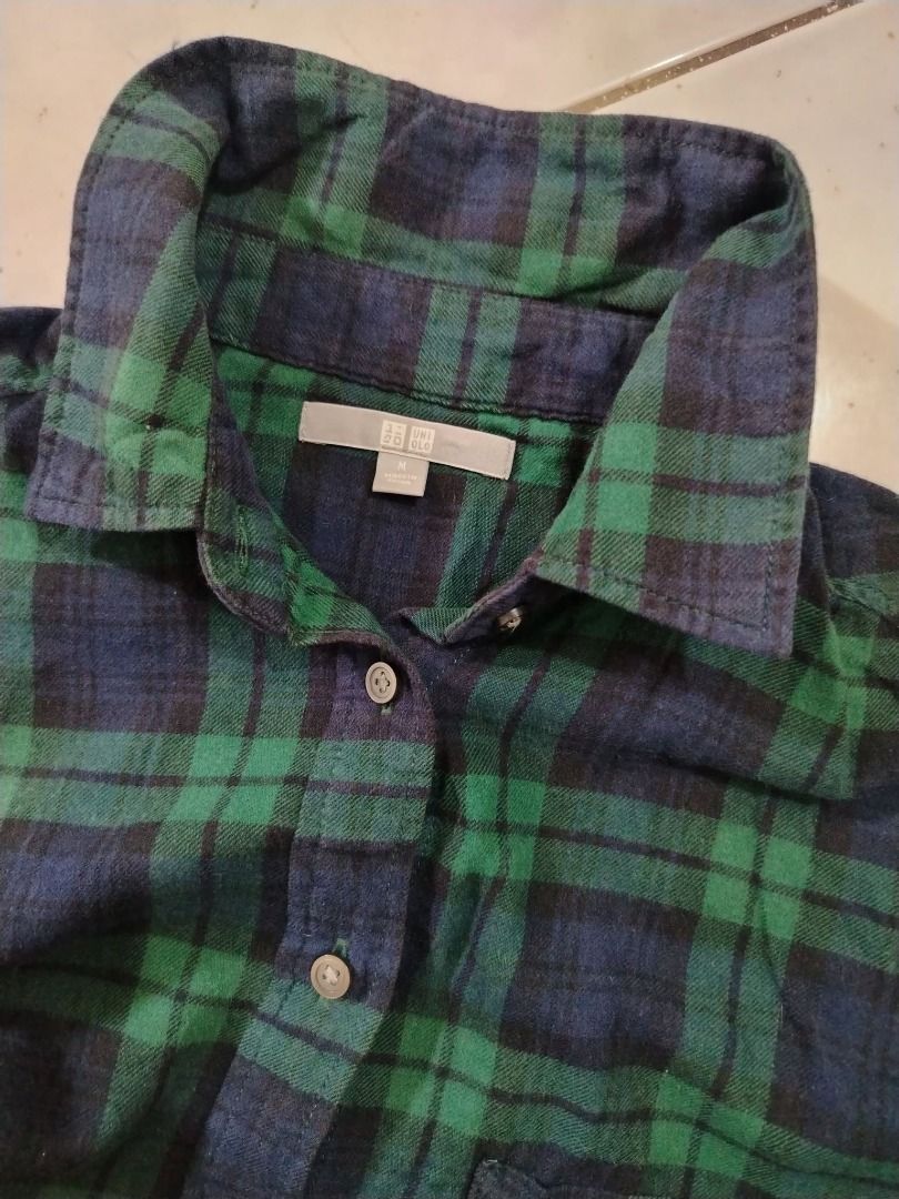 Uniqlo Longsleeve (Category: Tshirts & Polo Shirts ) located in Dasmarinas. Submitted by amthriftmixph.2001 (Listing ID 1465193150, Image 2). Description: BRAND: Uniqlo SIZE: Small DIMES: 18.5" Width x 25.5" Length CONDITION: 9/10 COLOR RATE: 9/10 TAGS: With Brand Tags ISSUE: None .