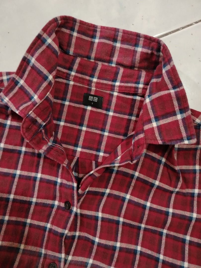 Uniqlo Longsleeve (Category: Tshirts & Polo Shirts ) located in Dasmarinas. Submitted by amthriftmixph.2001 (Listing ID 1465194040, Image 2). Description: BRAND: Uniqlo SIZE: Medium DIMES: 19" Width x 25" Length CONDITION: 9/10 COLOR RATE: 9/10 TAGS: With Brand Tags ISSUE: Minimal fade sa front.