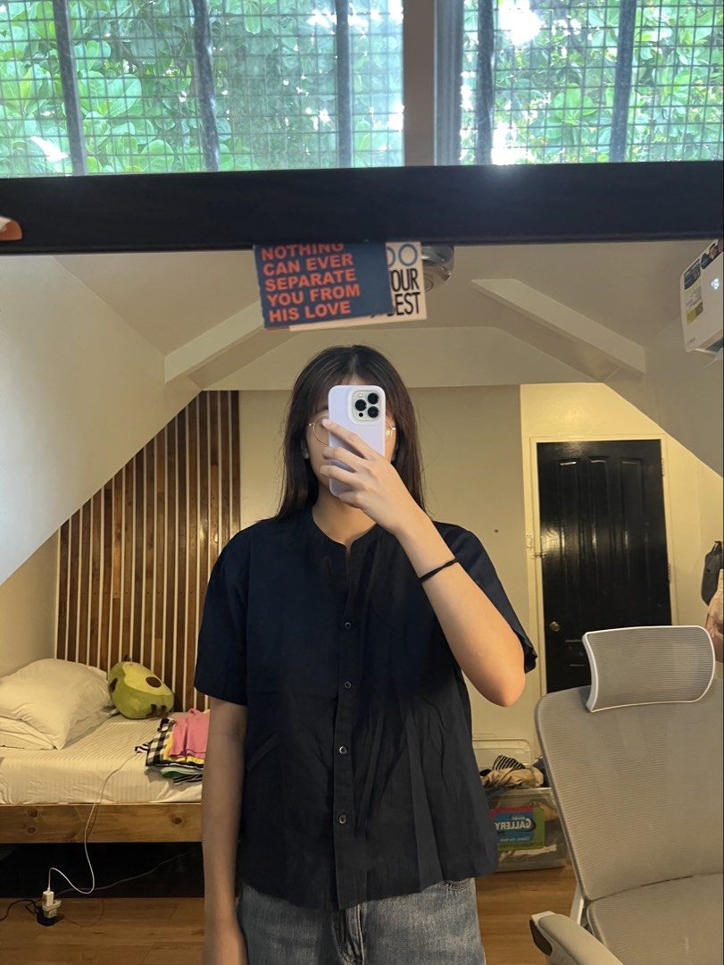 uniqlo navy blue blouse (Category: Blouses) located in Davao. Submitted by hojichafromsips (Listing ID 1465350990, Image 1). Description: -dvo based -size S-M -MOP: gcash -MOD: maxim meetup: jollibee circumferential rd. (near dmsf).