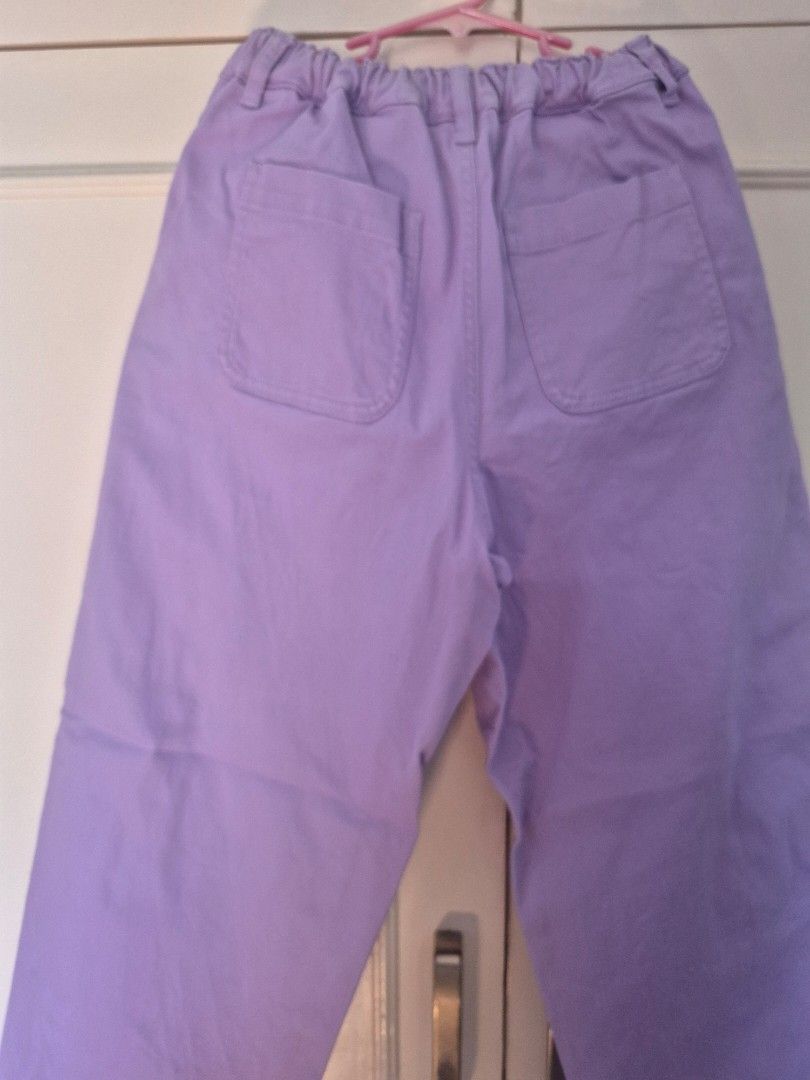 Uniqlo pants (Category: Jeans) located in Bayambang. Submitted by gtamms (Listing ID 1465220572, Image 2). Description: payment: gcash/bdo kids section sa uniqlo pero kasya po sa mga petite at slim women jnt/lbc.
