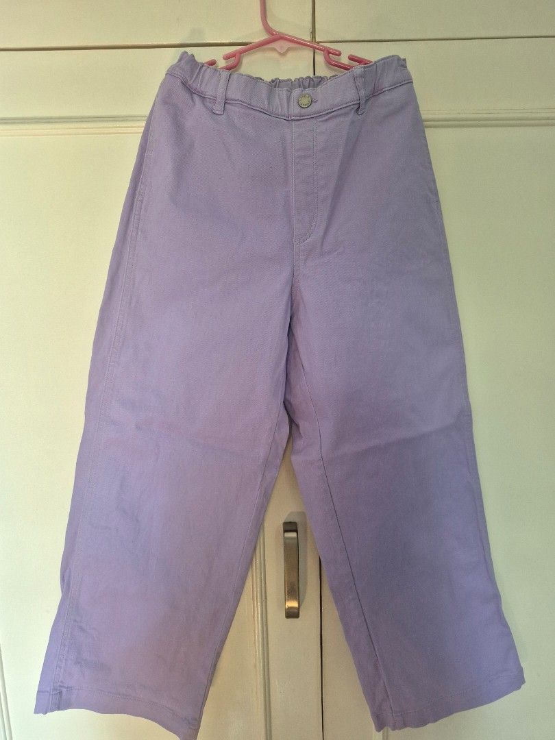 Uniqlo pants (Category: Jeans) located in Bayambang. Submitted by gtamms (Listing ID 1465220572, Image 1). Description: payment: gcash/bdo kids section sa uniqlo pero kasya po sa mga petite at slim women jnt/lbc.
