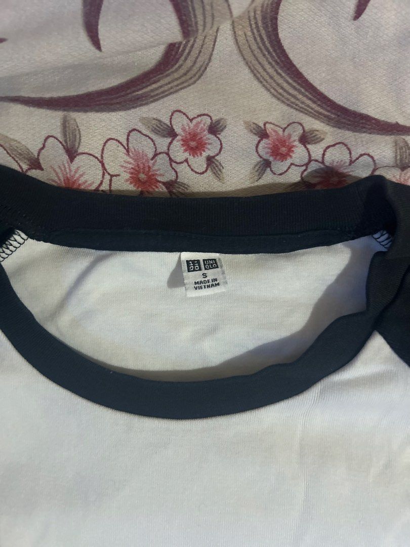 Uniqlo Raglan Mini Shirt (Category: Shirts) located in Mandaluyong City. Submitted by mariamadeline (Listing ID 1465341241, Image 2). Description: - Brand: Uniqlo - Style: Classic raglan tee (white body with black sleeves and collar) - Size: Small.