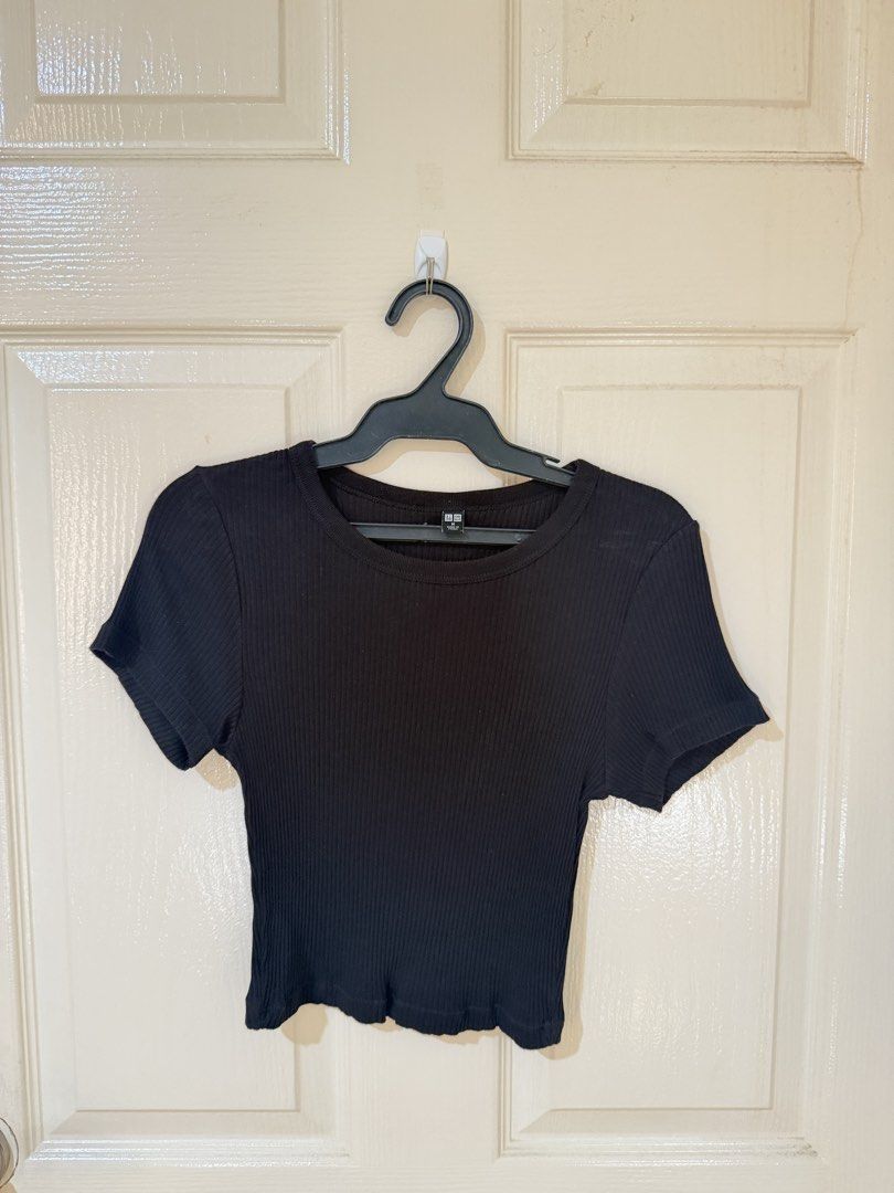 Uniqlo Ribbed Crop Top Bundle Size M (Category: Sleeveless) located in Manila. Submitted by ktyyycloset (Listing ID 1465305252, Image 3). Description: - Set of 3 Uniqlo ribbed crop tops - Size: Medium - Colors: Rust brown, white, and black - Features: Short sleeves, round neckline, and stretchy material - Perfect everyday basics, easy to style with high-waisted jeans or skirts - Selling as a bundle -150 each if you will get one only.