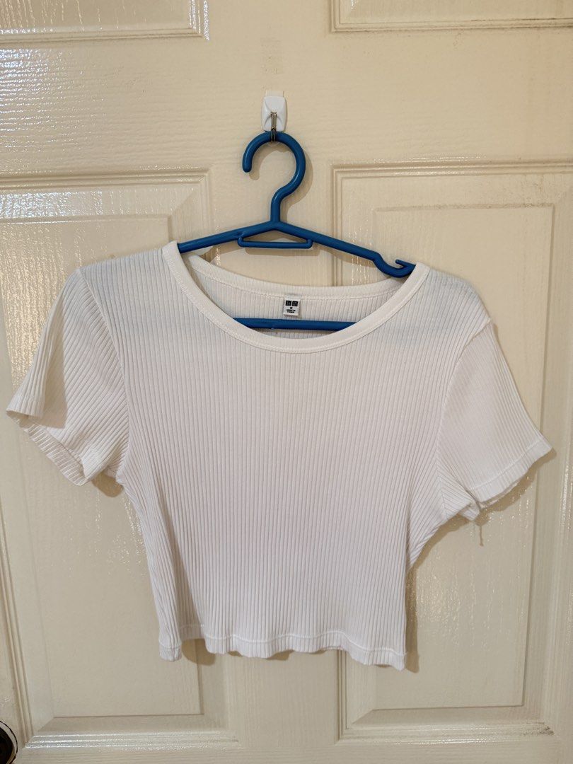 Uniqlo Ribbed Crop Top Bundle Size M (Category: Sleeveless) located in Manila. Submitted by ktyyycloset (Listing ID 1465305252, Image 2). Description: - Set of 3 Uniqlo ribbed crop tops - Size: Medium - Colors: Rust brown, white, and black - Features: Short sleeves, round neckline, and stretchy material - Perfect everyday basics, easy to style with high-waisted jeans or skirts - Selling as a bundle -150 each if you will get one only.