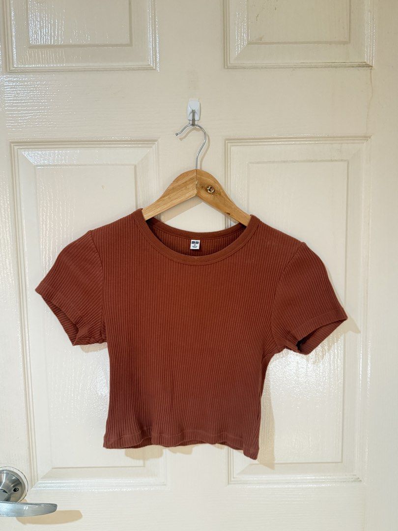 Uniqlo Ribbed Crop Top Bundle Size M (Category: Sleeveless) located in Manila. Submitted by ktyyycloset (Listing ID 1465305252, Image 1). Description: - Set of 3 Uniqlo ribbed crop tops - Size: Medium - Colors: Rust brown, white, and black - Features: Short sleeves, round neckline, and stretchy material - Perfect everyday basics, easy to style with high-waisted jeans or skirts - Selling as a bundle -150 each if you will get one only.
