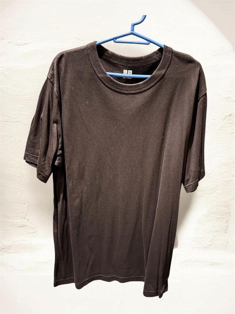 Uniqlo Shirts & Polo (Pre-owned) (Category: Tshirts & Polo Shirts ) located in Quezon City. Submitted by trade_mnl (Listing ID 1465346966, Image 3). Description: - Brand: Uniqlo - Style: Short sleeve & button-up shirt - Fit: Boxy, relaxed fit for easy styling - Details: Regular collar, front button closure, and two utility chest pockets with flaps - Comfort: Lightweight mesh interior lining for enhanced breathability - Condition: Lightly used & g