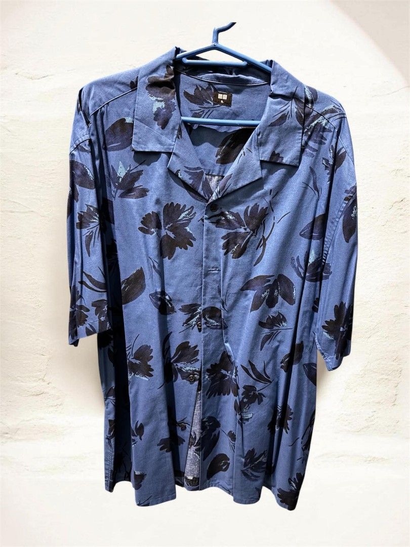 Uniqlo Shirts & Polo (Pre-owned) (Category: Tshirts & Polo Shirts ) located in Quezon City. Submitted by trade_mnl (Listing ID 1465346966, Image 1). Description: - Brand: Uniqlo - Style: Short sleeve & button-up shirt - Fit: Boxy, relaxed fit for easy styling - Details: Regular collar, front button closure, and two utility chest pockets with flaps - Comfort: Lightweight mesh interior lining for enhanced breathability - Condition: Lightly used & g