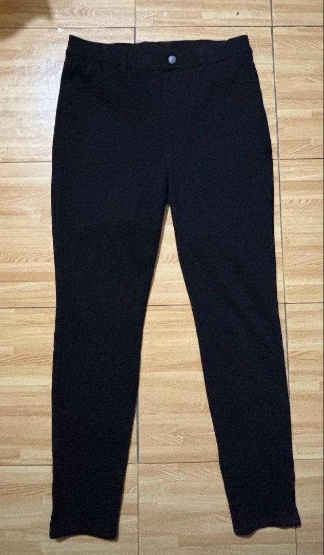 Uniqlo ultrastetch leggings pants (Category: Other Bottoms) located in Binan City. Submitted by rdgerevilla (Listing ID 1465232995, Image 1). Description: Uniqlo ultrastetch leggings pants ₱480 Xl on tag Like new No issue Black Location: Binan .