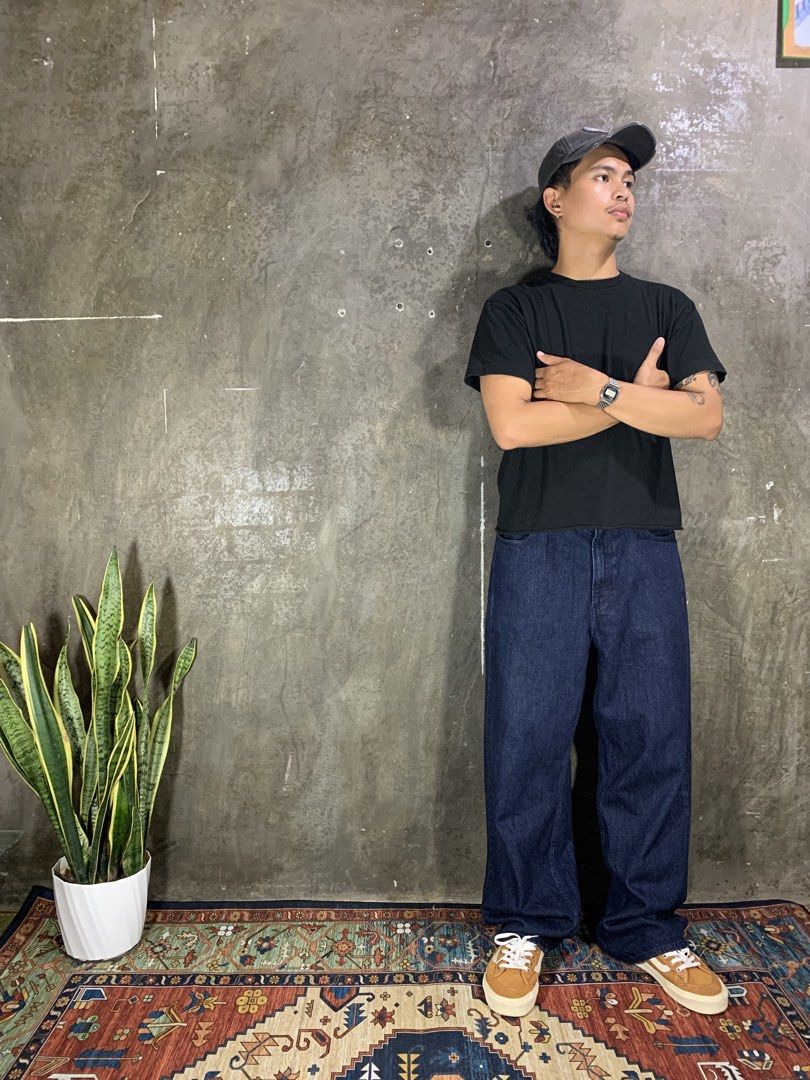 Uniqlo Wide Pants (Category: Jeans) located in Aurora. Submitted by cpr_garments13 (Listing ID 1465309797, Image 1). Description: Models height 5’6 •Waist:36 •Thigh:14 •Length:40.5 •Leg opening:9 Like New .