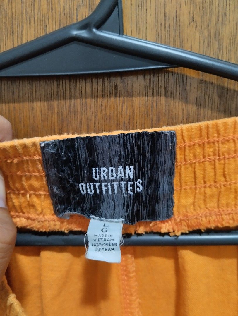Urban Outfitters trouser pants (Category: Trousers) located in Asturias. Submitted by zajk_hero (Listing ID 1465221668, Image 3). Description: Urban Outfitters trendy trouser pants Large W32-48 L40 Excellent condition Washable stain & Small pinhole Color rate: 9.8/10.