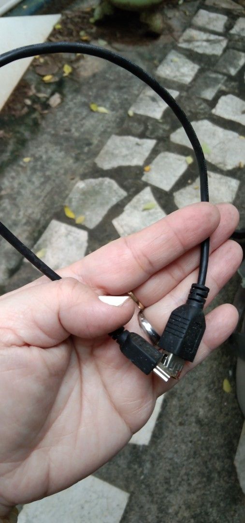 Usb charger (Category: Other Merchandise) located in Quezon City. Submitted by eidorableshop (Listing ID 1465196294, Image 2). Description: .
