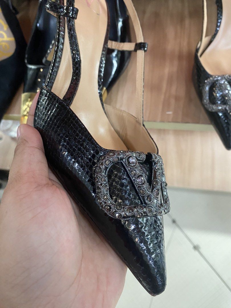 Valentino (Category: Sandals) located in Manila. Submitted by vizcarrach03925 (Listing ID 1465189835, Image 3). Description: .
